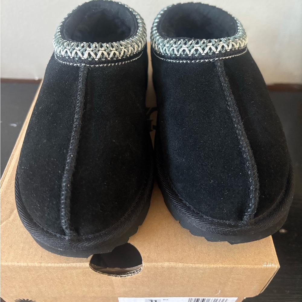 UGG Cardboard Box in Brown with Black Logo